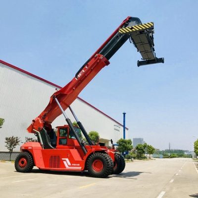 Xe nâng gắp container